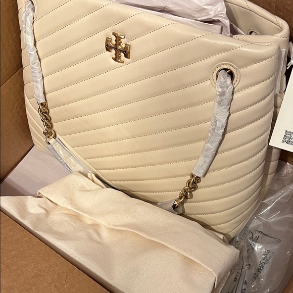 Tory Burch Cream Quilted Shoulder Bag NWT - Picture 10 of 10